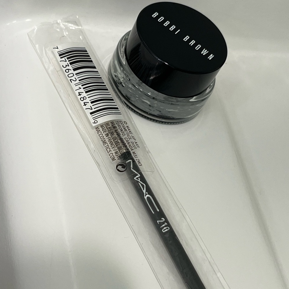 Bobbi Brown set of cosmetics - Picture 9 of 9